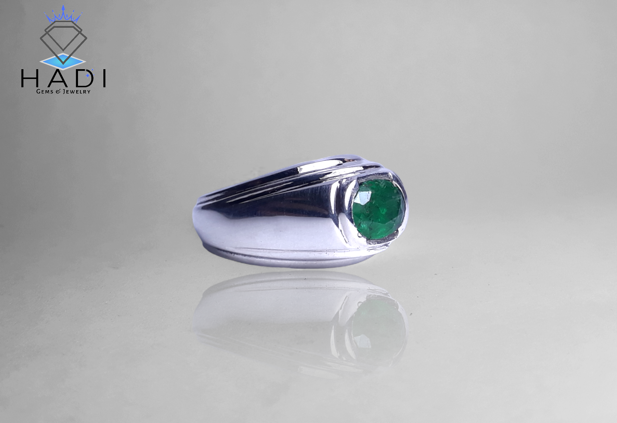 14k White-Gold Plated Natural 1.9ct Emerald Ring - Crafted in Sterling Silver - Perfect & Elegant Design