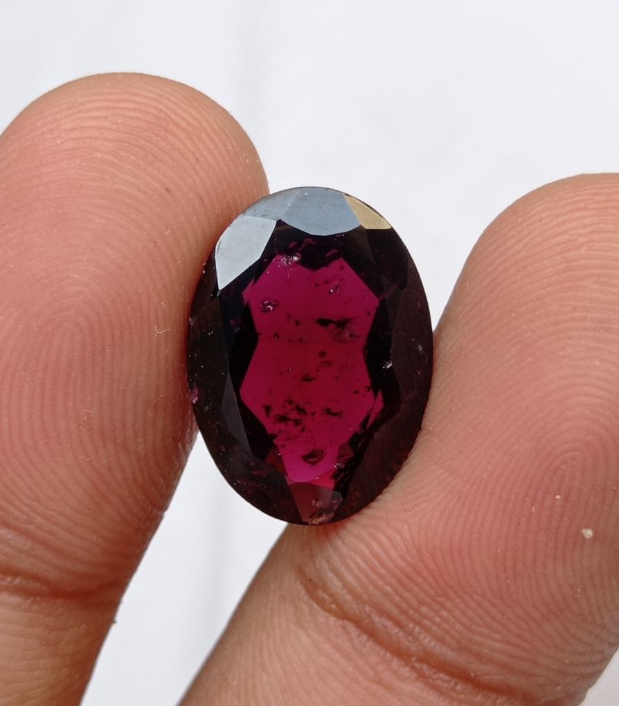 11.6ct Natural Faceted Rhodolite Garnet - Symbolizing Love, Strength, and Inspiration - 18x13x5mm