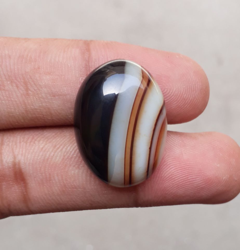 37.8ct Banded Agate - Sulaimani Aqeeq - 27x19x9mm