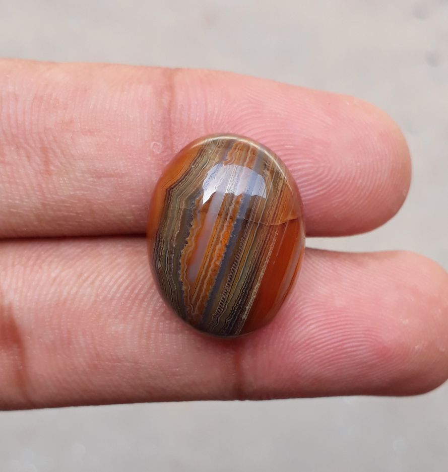 28.45 Banded Agate with Unique Pattern - Sulaimani Aqeeq - 27x17x8mm