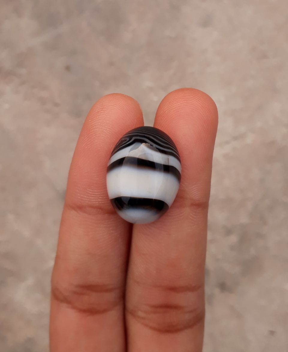 16.6ct Abstract Agate Cabochon with Classie Bi-Color - Sulaimani Aqeeq - 20x15mm