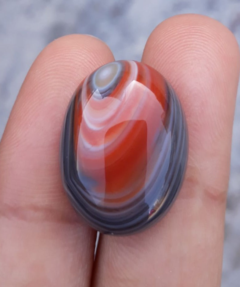 16ct Abstract Lines in Agate Cabochon with Small Eye - Sulaimani Aqeeq - 20x15mm