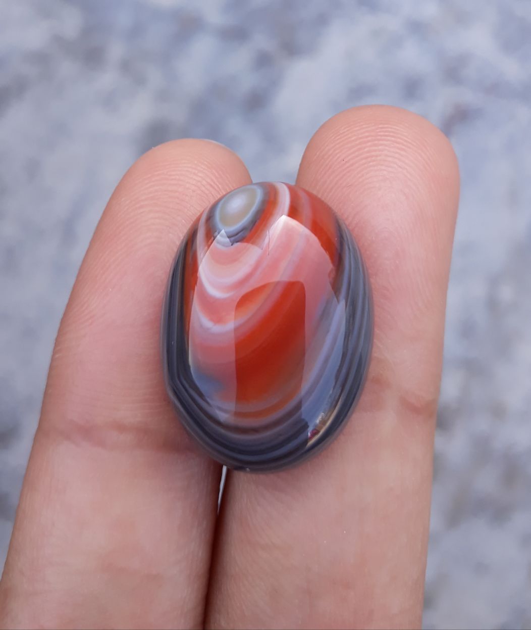 16ct Abstract Lines in Agate Cabochon with Small Eye - Sulaimani Aqeeq - 20x15mm