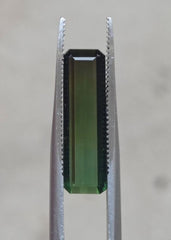 حجر كريم تورمالين أخضر طبيعي ثنائي اللون 5.8 قيراط - حجر بخت شهر أكتوبر