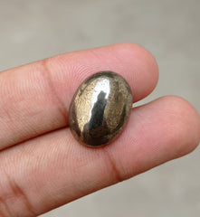 كابوشون البيريت الطبيعي 18 قيراط - كريستال البيريت الحديدي - حجر كريم ذهبي كذبة - حجر بخت شهر أغسطس -20x15x5 ملم