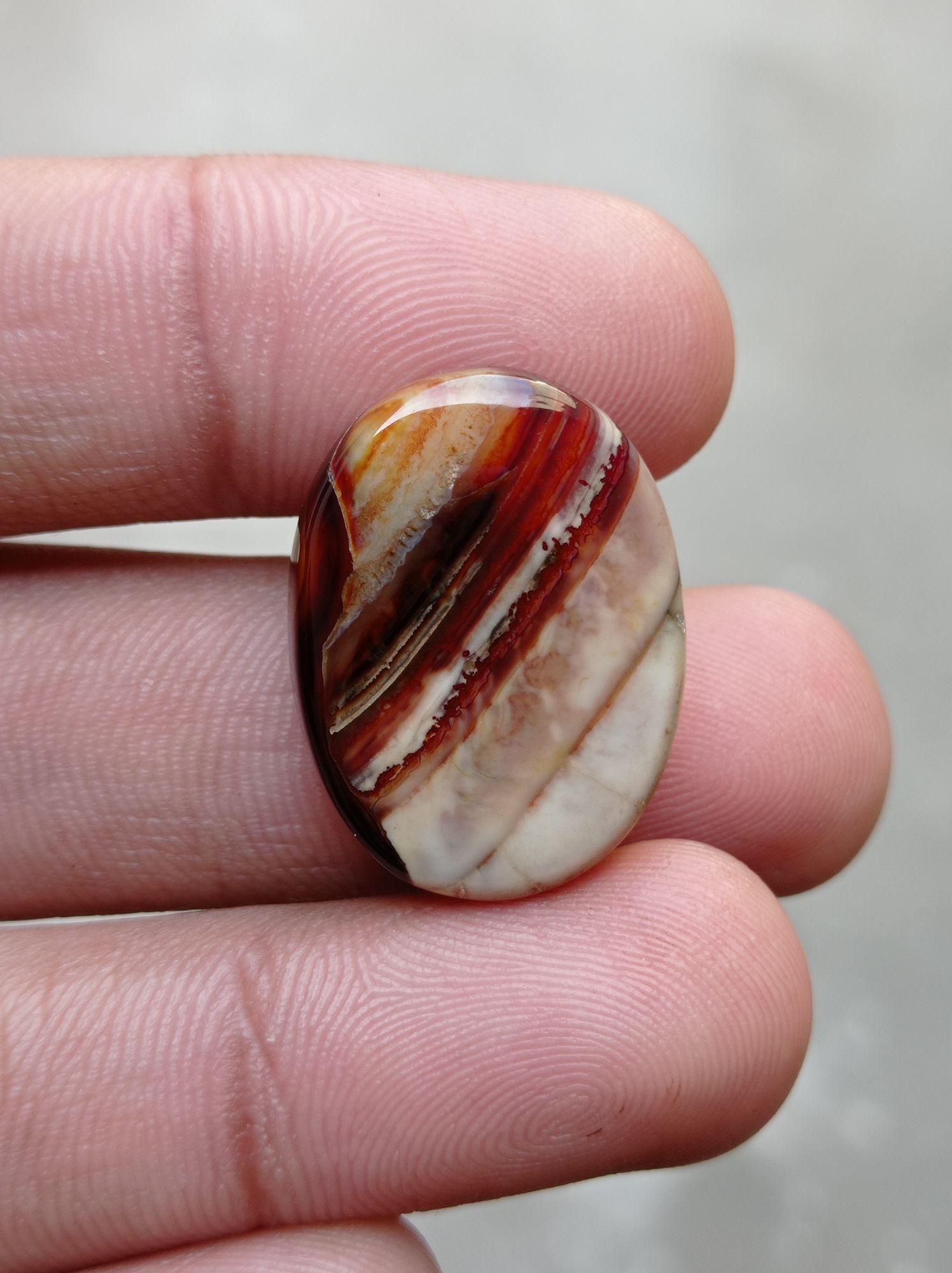 29.6ct Abstract Banded Agate - Sulaimani Aqeeq - 27x20x6mm