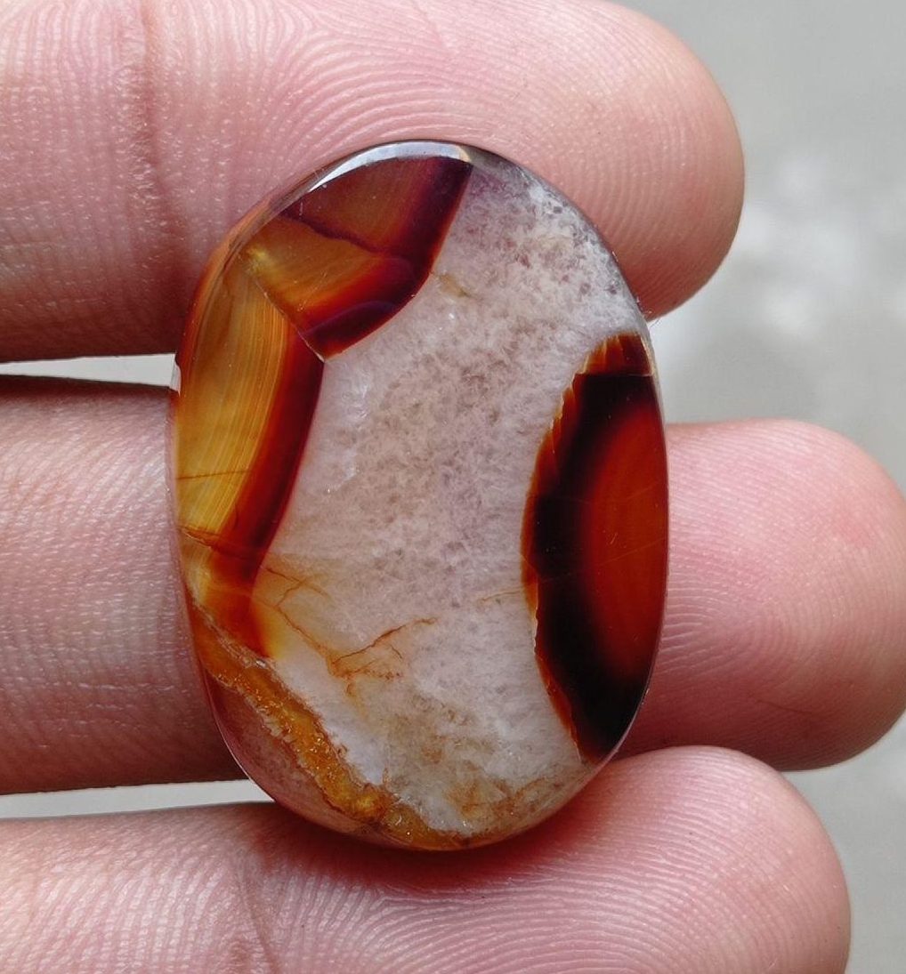 Layered Agate Cabochon - Sulaimani Aqeeq - 32x23mm