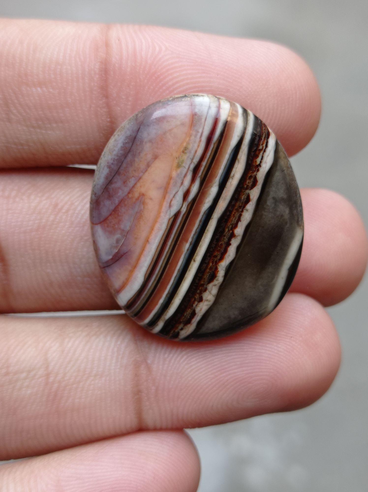 49ct Classy Banded Agate - Sulaimani Aqeeq - 31x27mm