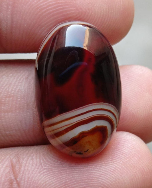 33ct Classy Curved Banded Agate Cabochon - Sulaimani Aqeeq - 26x17mm