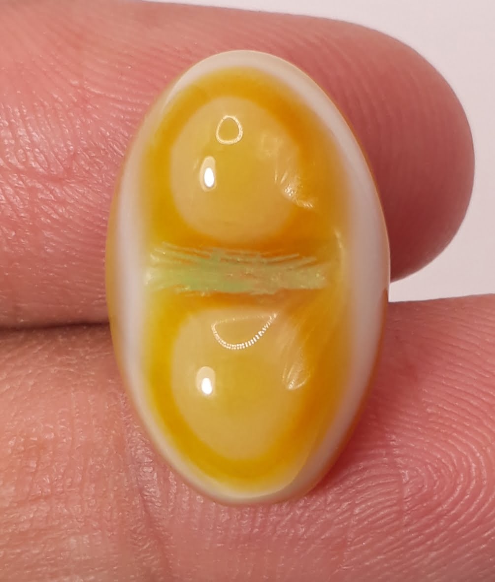 15.6ct Natural Yellow Eye Agate For Sale - Aqeeq - Dimension 20x13x8mm