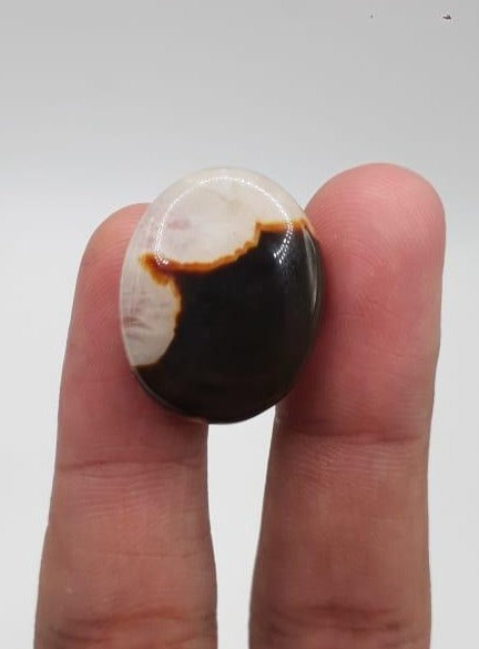 31ct Black/White quartzite Agate - Sulaimani Aqeeq -23x18mm