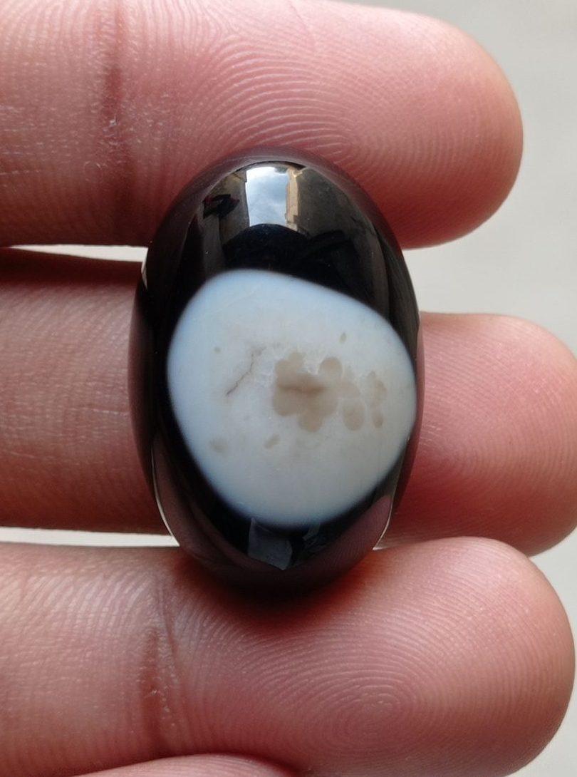 Onyx Agate Cabochon - Sulaimani Aqeeq - 30x20x14mm