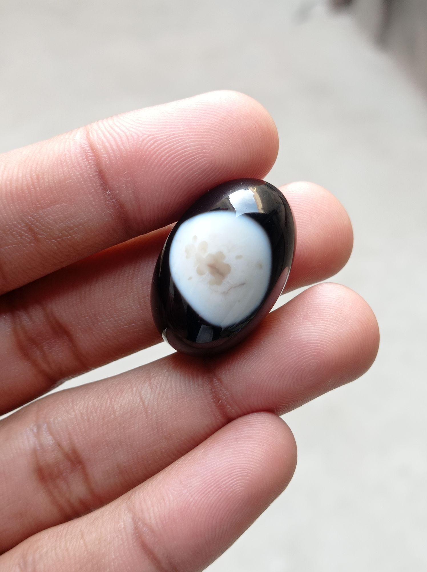 Onyx Agate Cabochon - Sulaimani Aqeeq - 30x20x14mm