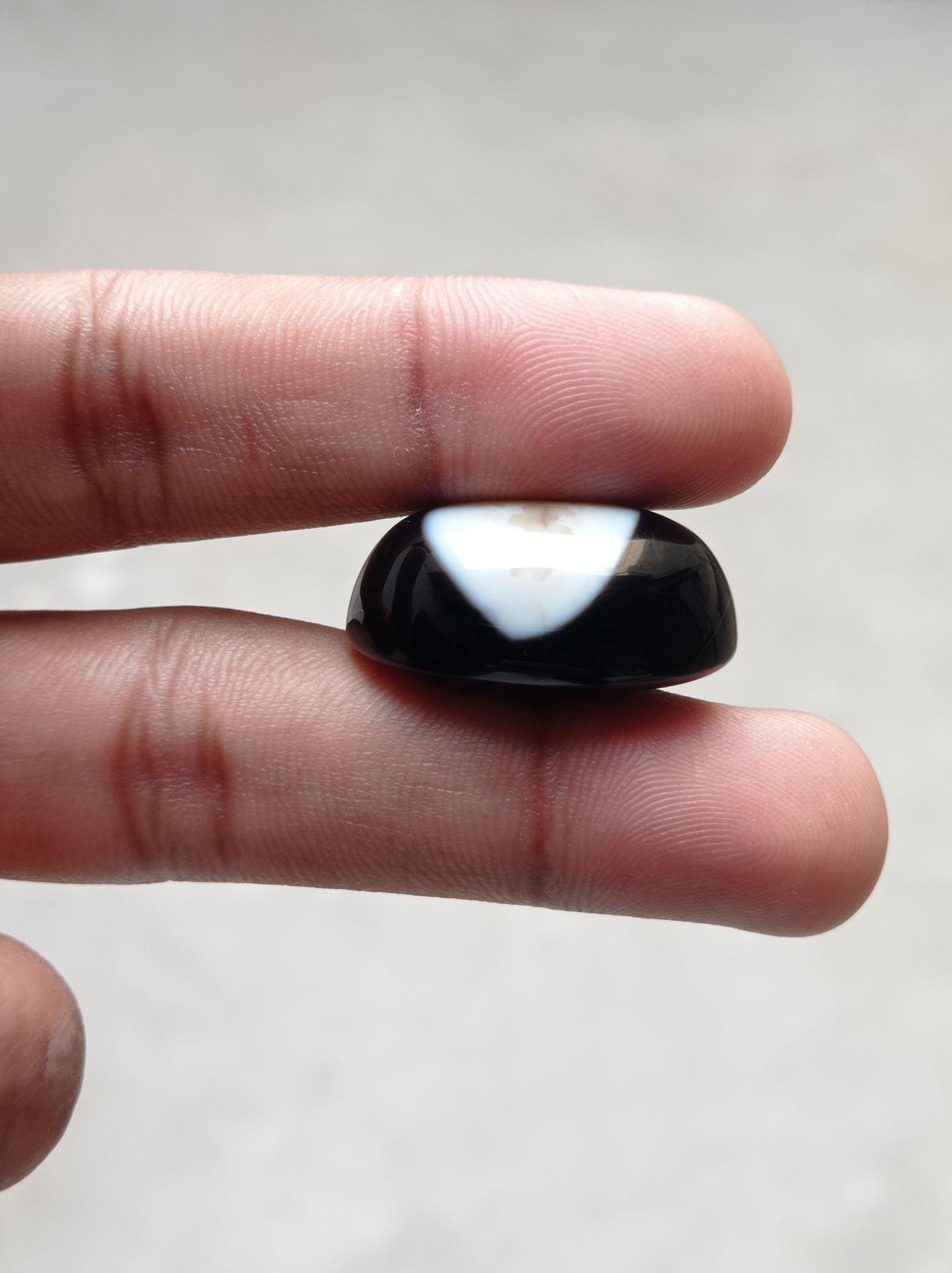 Onyx Agate Cabochon - Sulaimani Aqeeq - 30x20x14mm