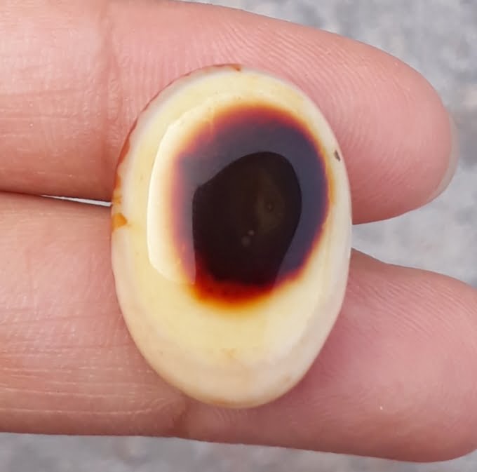 21.6ct Natural Eye Agate For Sale - Aqeeq - Dimension 22x16x7mm